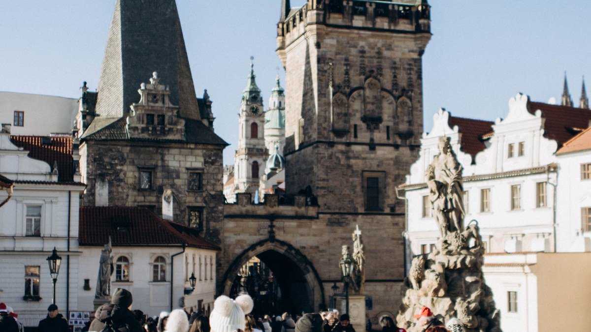 How to Build a 7-Day Tourist Travel Itinerary Sample for Europe on a $1,500 Budget (With Real Day-by-Day Breakdown)