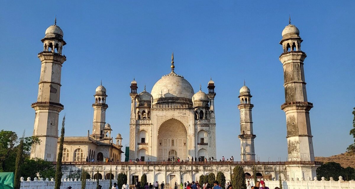 How to Turn a 'Tourist Travels Near Me' Search Into a 3-Day Local Adventure Itinerary (Free Fill-In Template)
