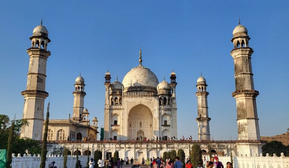 How to Turn a 'Tourist Travels Near Me' Search Into a 3-Day Local Adventure Itinerary (Free Fill-In Template)