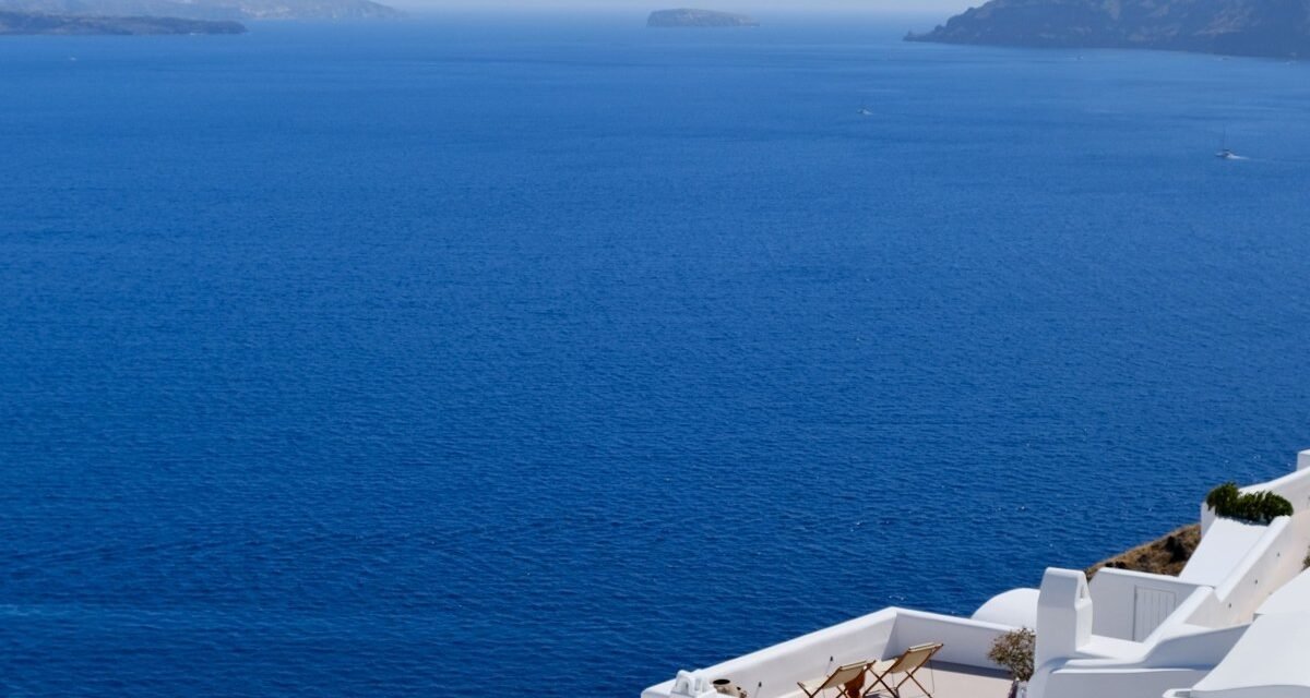 The Perfect 7-Day Santorini Itinerary: A Day-by-Day Tourist Travel Plan for First-Time Visitors
