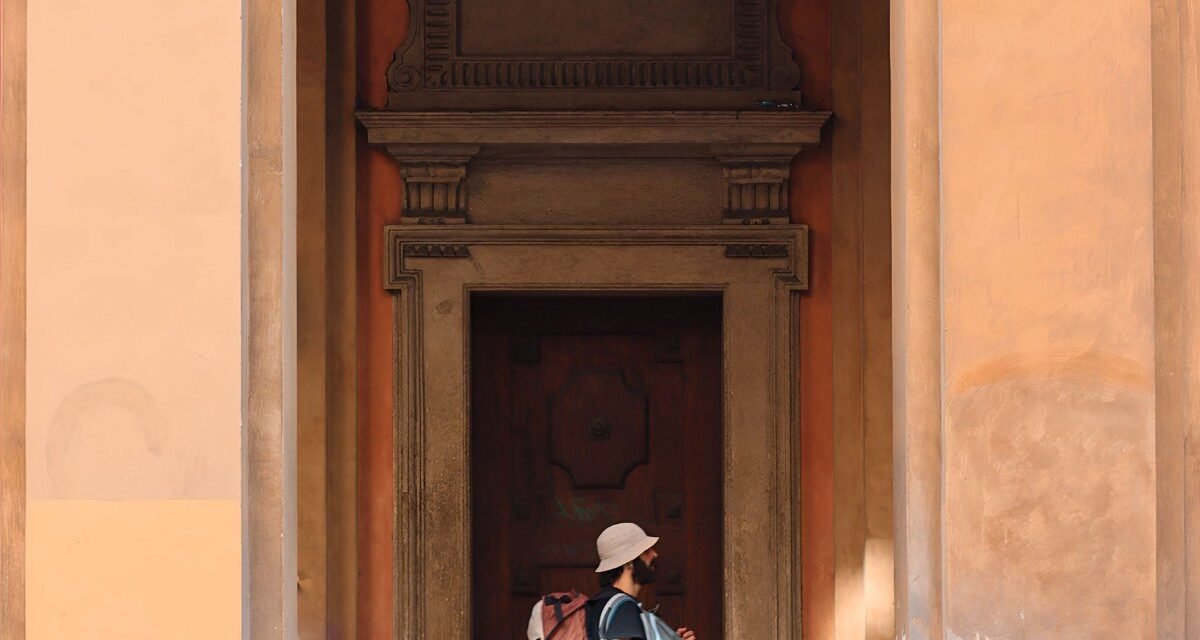 The Solo Traveler's Tourist Itinerary Blueprint: How to Plan a Safe, Full Trip Alone (With a Real 5-Day Sample)