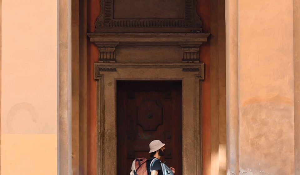 The Solo Traveler's Tourist Itinerary Blueprint: How to Plan a Safe, Full Trip Alone (With a Real 5-Day Sample)