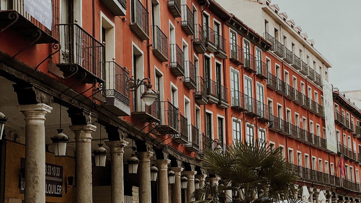 7 Days in Spain: A First-Timer's Honest Itinerary for 2025 (Madrid, Seville, and the Andalusian Trade-Off)
