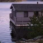7 Lakehouse & Sailorcore Outfits for a Cozy Cabin Getaway Weekend