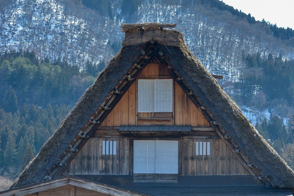 Shirakawa-go Japan gassho-zukuri thatched roof farmhouses winter snow