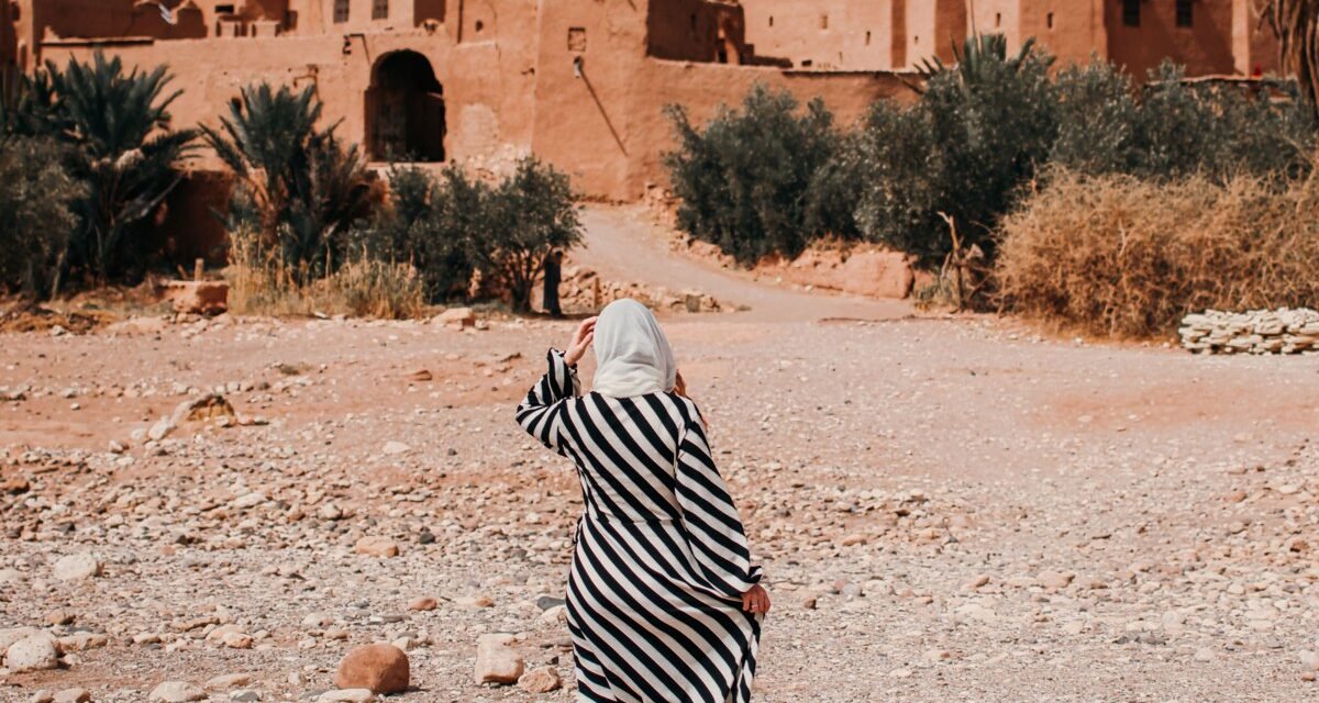 The Perfect 7-Day Morocco Itinerary: A Day-by-Day Tourist Travel Plan for First-Time Visitors (Riads, Souks & Desert Stops)