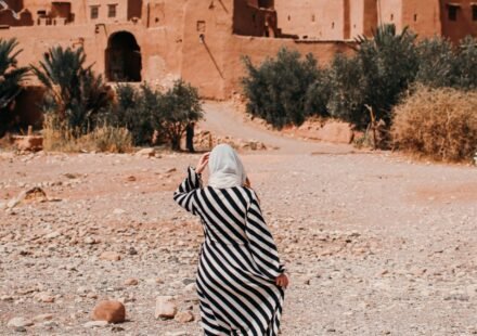The Perfect 7-Day Morocco Itinerary: A Day-by-Day Tourist Travel Plan for First-Time Visitors (Riads, Souks & Desert Stops)