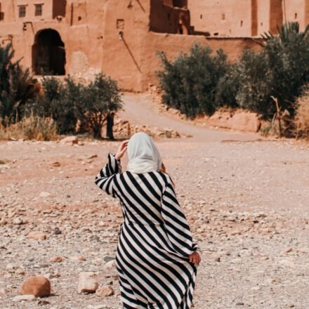 The Perfect 7-Day Morocco Itinerary: A Day-by-Day Tourist Travel Plan for First-Time Visitors (Riads, Souks & Desert Stops)