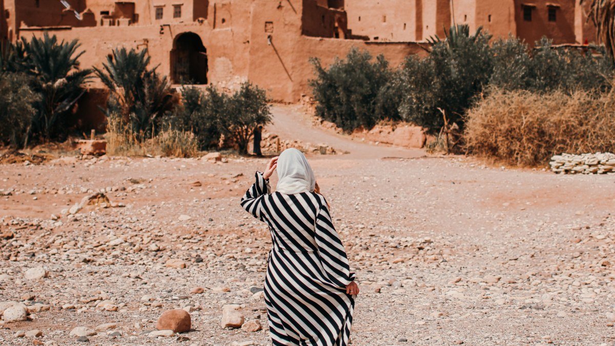 The Perfect 7-Day Morocco Itinerary: A Day-by-Day Tourist Travel Plan for First-Time Visitors (Riads, Souks & Desert Stops)