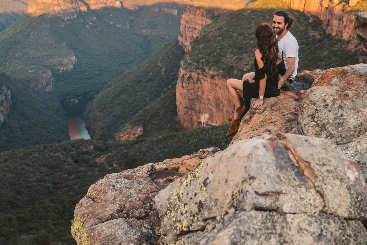 Blyde River Canyon South Africa panorama red cliffs Three Rondavels misty morning