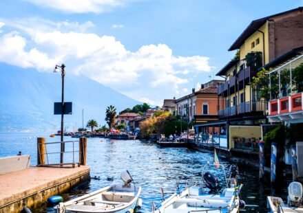8 Best Lake Towns in the Upper Midwest That Carry a Genuine Lakehouse Aesthetic Year Round