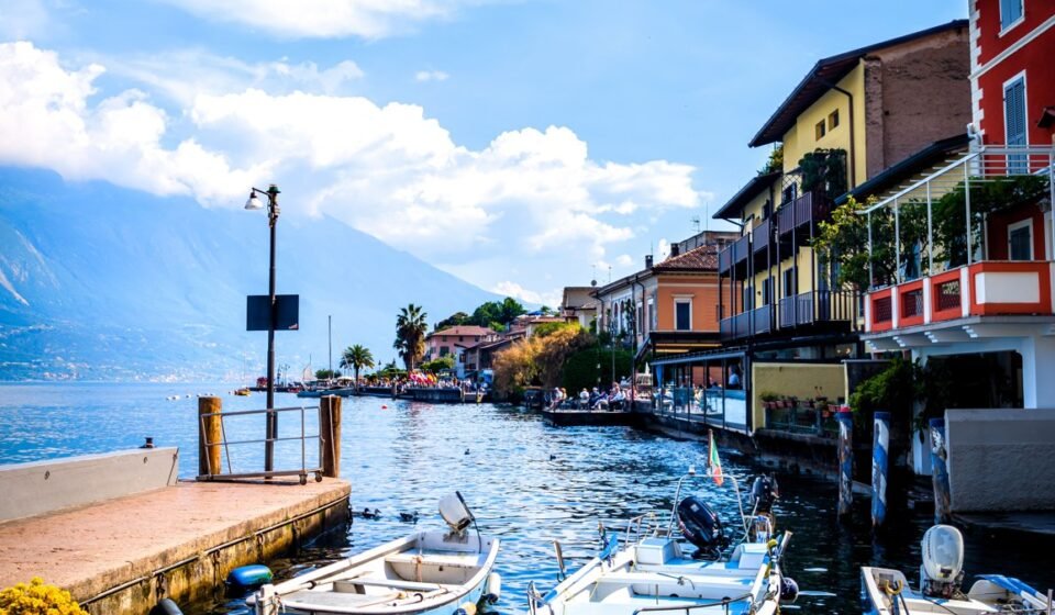 8 Best Lake Towns in the Upper Midwest That Carry a Genuine Lakehouse Aesthetic Year Round