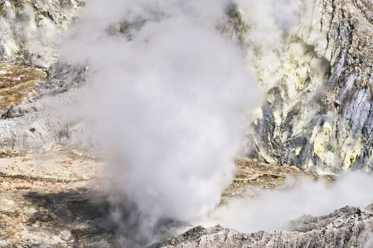 Sol de Mañana Bolivia geothermal geysers steam fumaroles high altitude volcanic field pre-dawn dry season