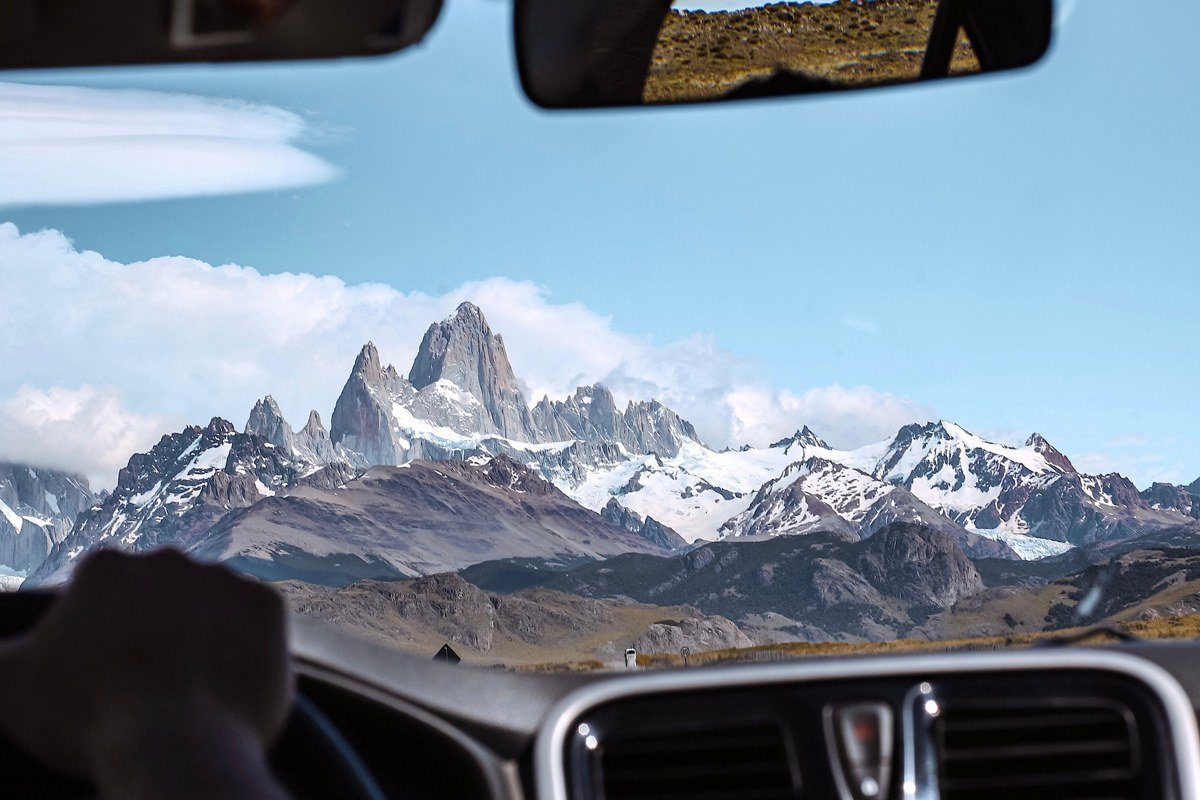 Rio de las Vueltas El Chalten Argentina river rafting Fitz Roy peaks reflection blue sky