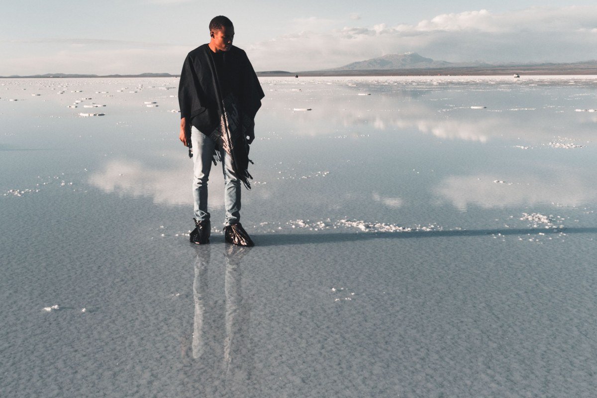 Isla Incahuasi Salar de Uyuni Bolivia salt mounds cactus island shoreline white crust