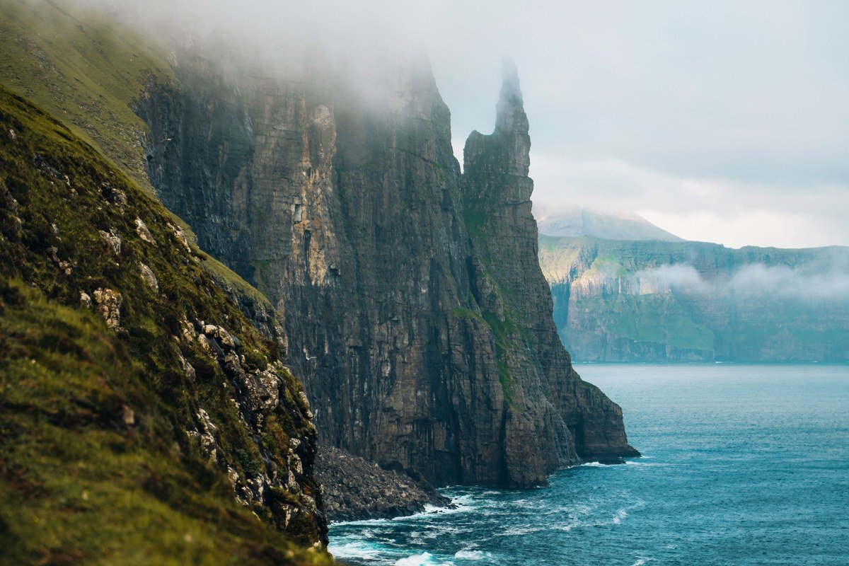 Lake Sorvagsvatn Faroe Islands optical illusion lake above ocean cliffs