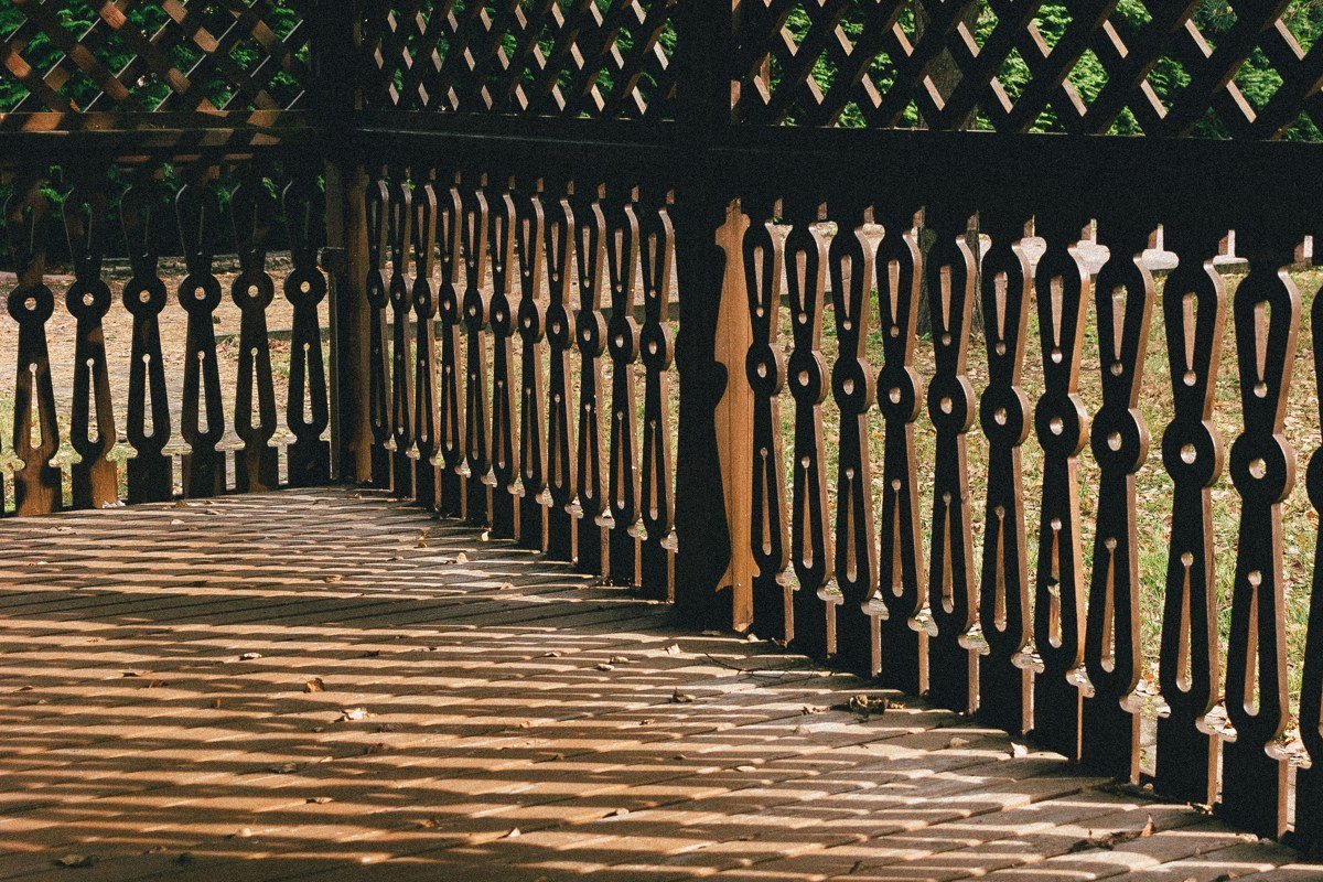 wraparound porch morning light in Eufaula, Alabama, with Lake Eufaula glinting through live oaks at sunrise