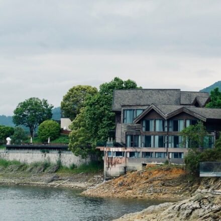 9 Lakehouse Towns in the Northeast That Are Worth Every Mile of the Drive