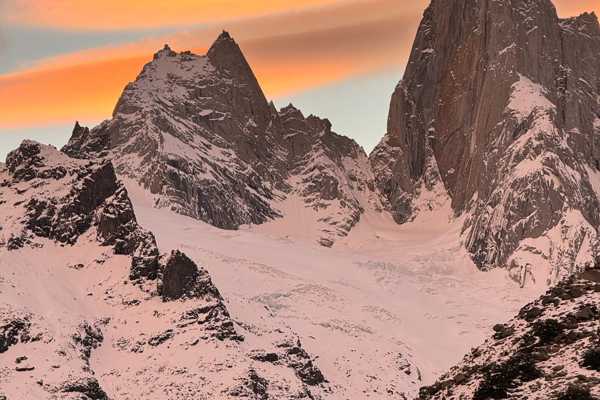 Laguna de los Tres Fitz Roy Argentina sunrise alpenglow pink granite reflection