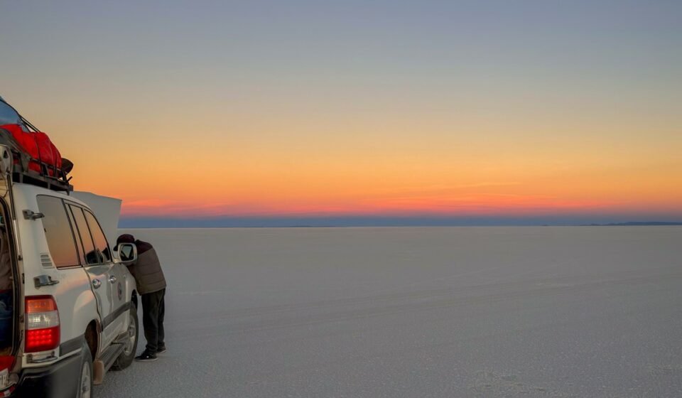 9 Salar de Uyuni Seasons and Angles That Change How the Salt Flat Reads Completely 9 Salar de Uyuni Seasons and Angles That Change How the Salt Flat Reads Completely