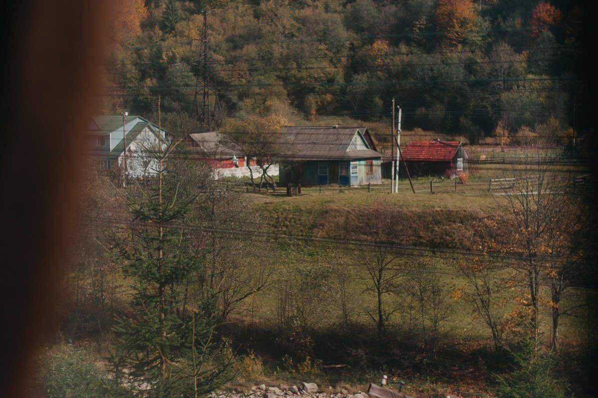 cabin in Cosby Tennessee with a mountain creek surrounded by early fall foliage color