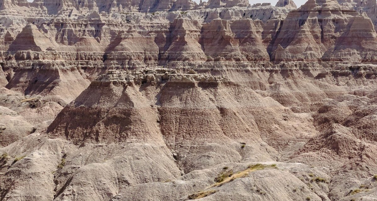 Badlands After Dark: 8 Overlooks Where the Stars Outshine the Rock Formations
