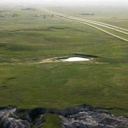 Badlands South Dakota at Sunrise: 9 Overlooks Where the Layers Turn Gold