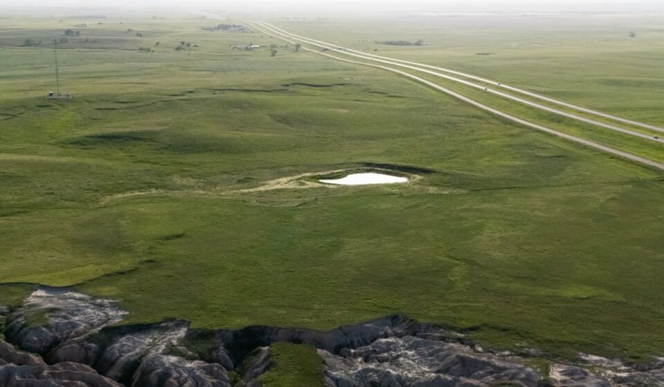 Badlands South Dakota at Sunrise: 9 Overlooks Where the Layers Turn Gold