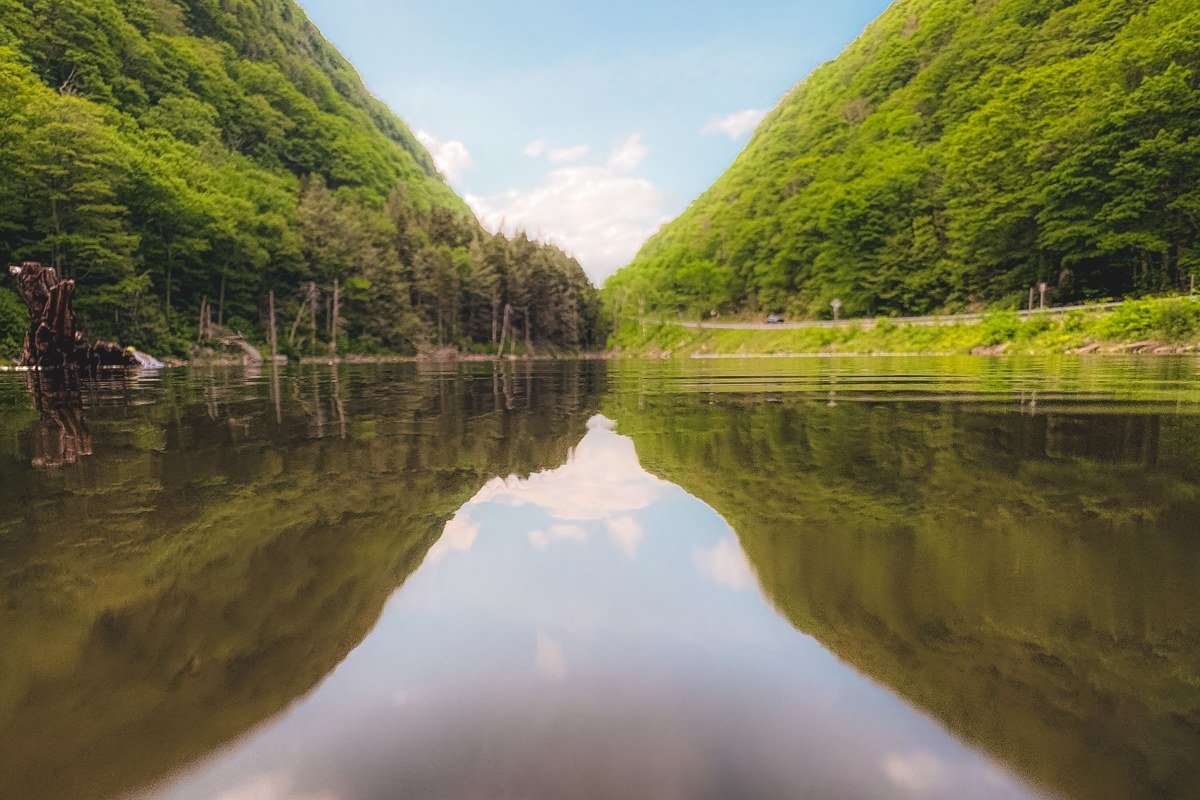Upper New River West Virginia calm rafting stretch with green mountains
