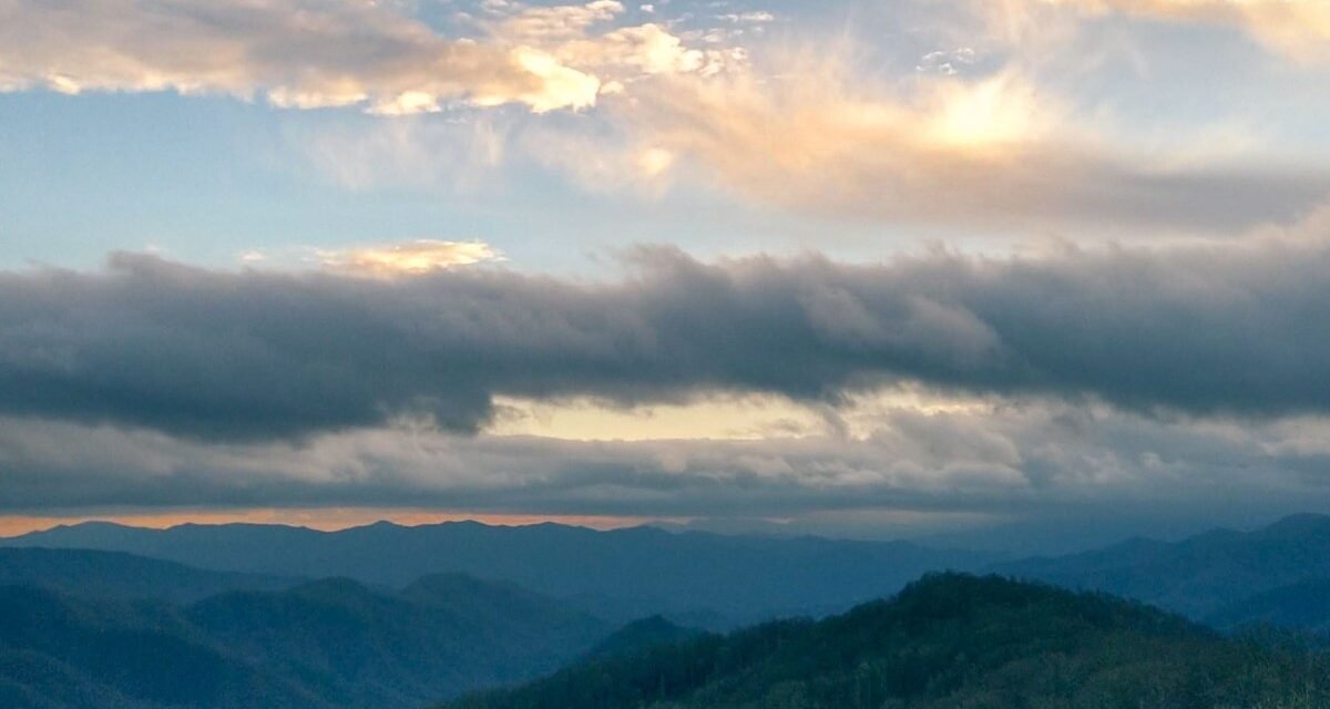 Why the Smoky Mountains Look Completely Different Before 7 AM: 9 Overlooks Worth the Wake-Up