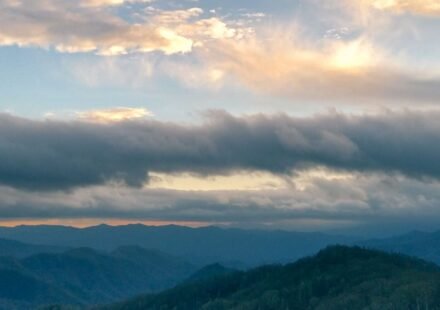 Why the Smoky Mountains Look Completely Different Before 7 AM: 9 Overlooks Worth the Wake-Up