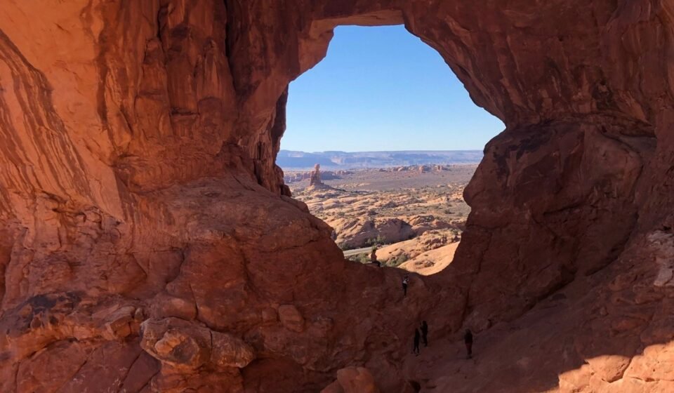 Arches Without the Parking Panic: 7 Ranked Stops and the One Strategy That Beats the Lots