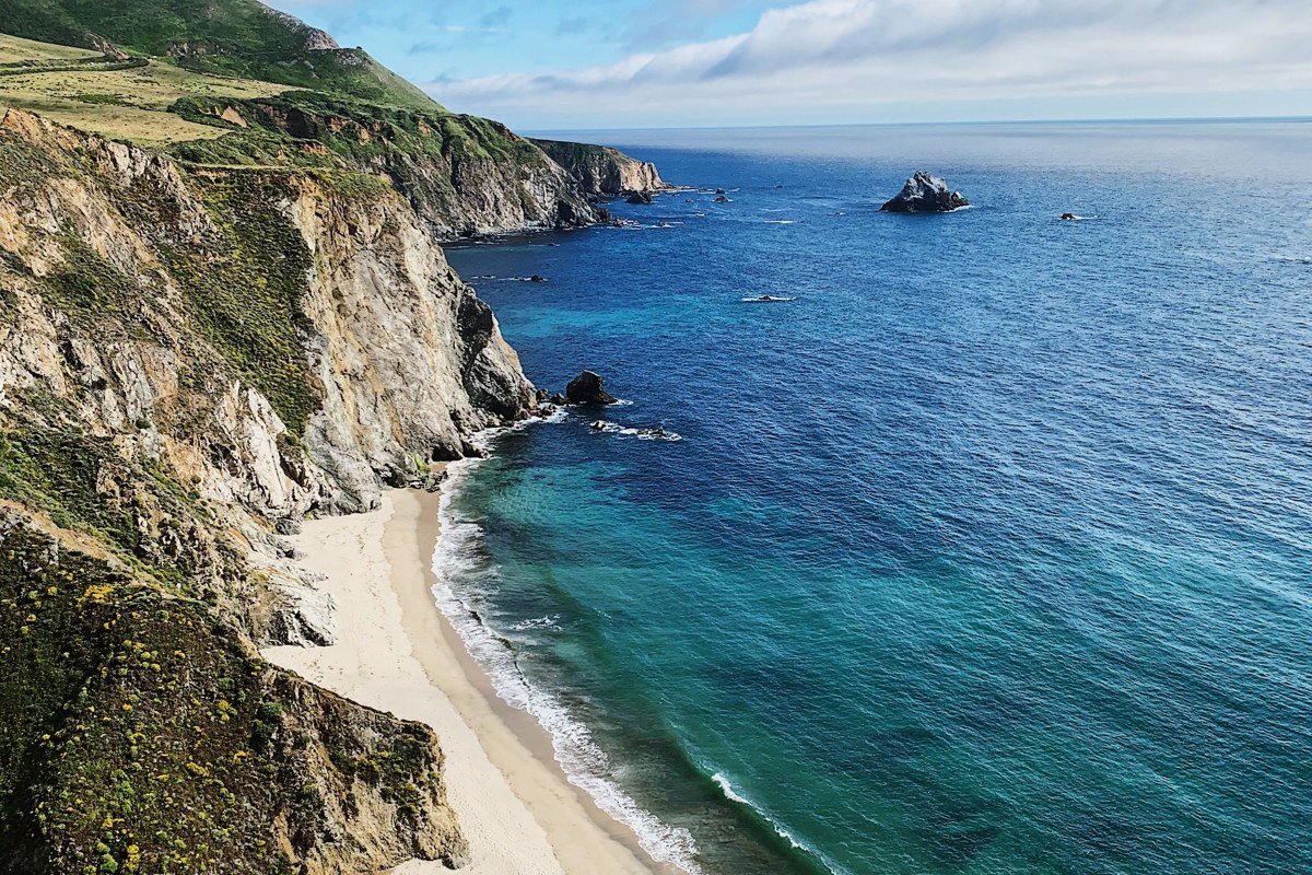 Lucia Lodge cabins perched on a cliff edge above the Pacific Ocean, Big Sur California